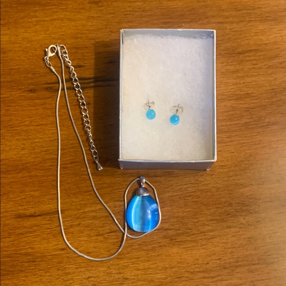 Elegant Blue Pendant Necklace and Earring Set